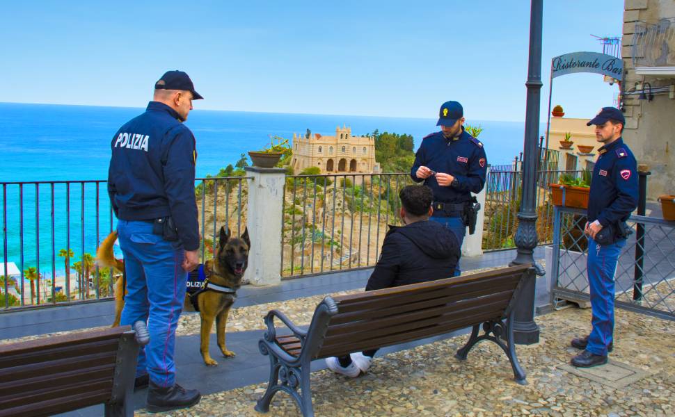 Controlli del territorio: emessi 15 fogli di via obbligatori nei confronti di soggetti con precedenti 53 controlli polizia tropea