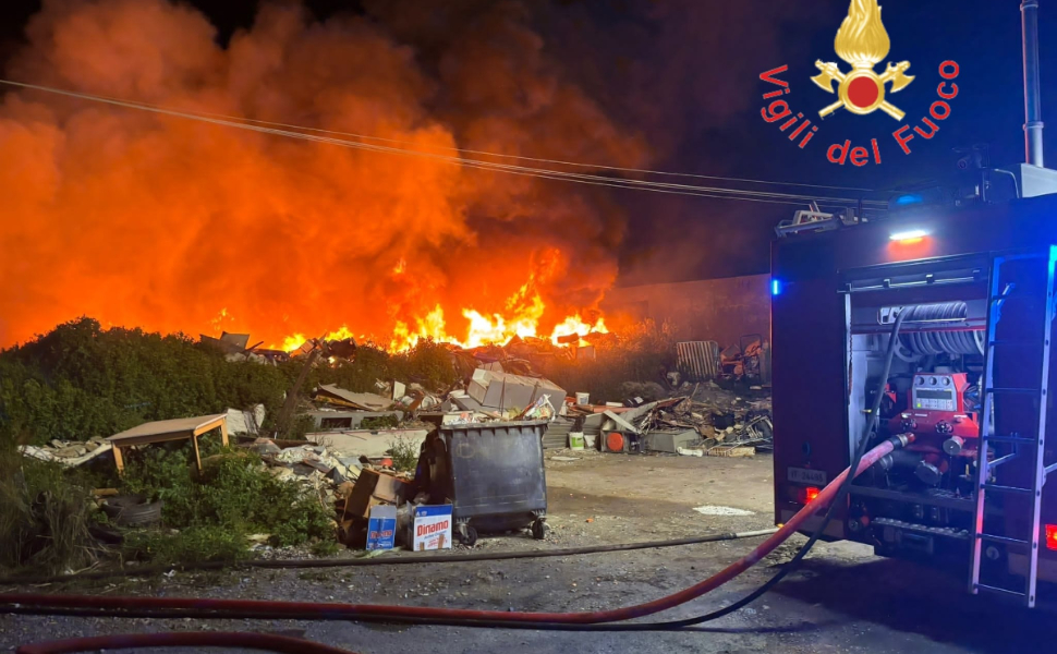 incendio-campo-rom-catanzaro.