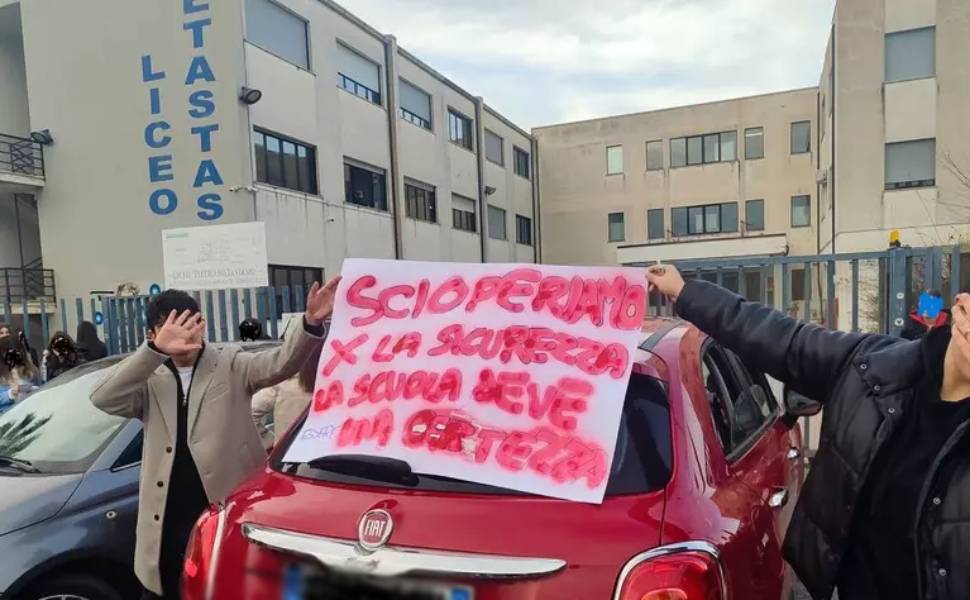 liceo scalea studenti protesta