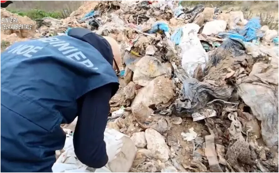 RIFIUTI-NEL-TARANTINO