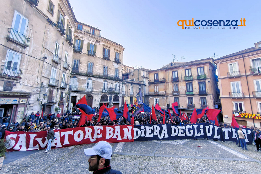 Salvatore Iaccino: chiuse le indagini sulla morte di "Uccello" storico ultras del Cosenza Calcio: 4 indagati 56 Salvatore Iaccino Funerali 1