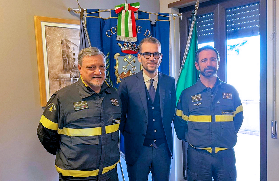 A Mormanno un distaccamento AIB dei vigili del fuoco. «Strategico per tutelare il territorio del Pollino» 65 Sindaco mormanno Pappaterra el Comandante vigili del fuoco Roberto Fasano