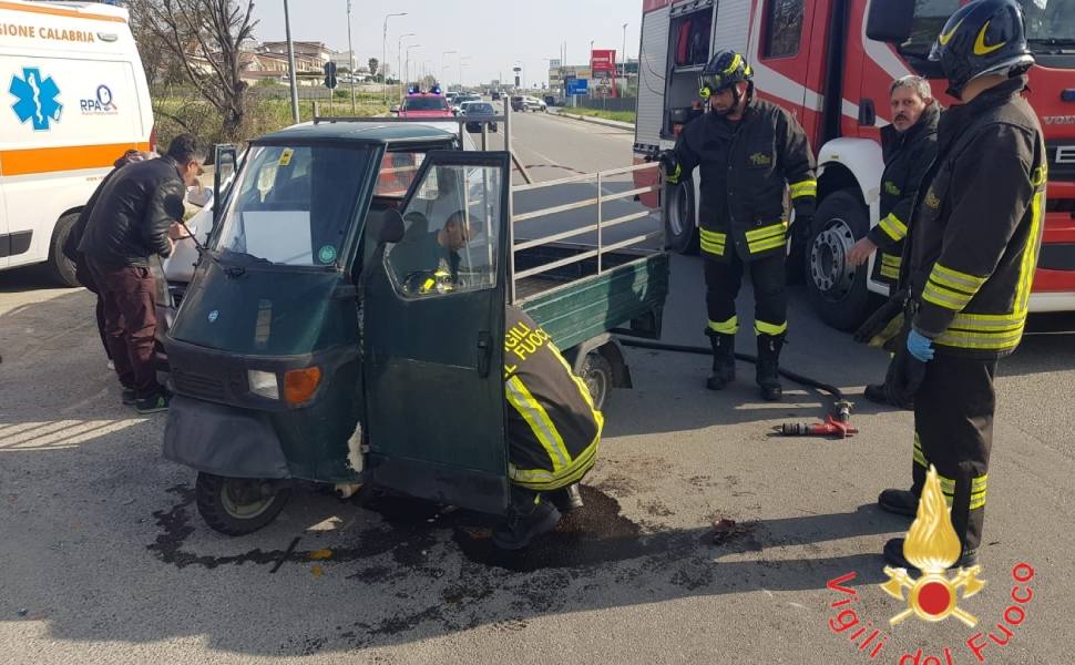 incidente 106 cz lido viale crotone 01