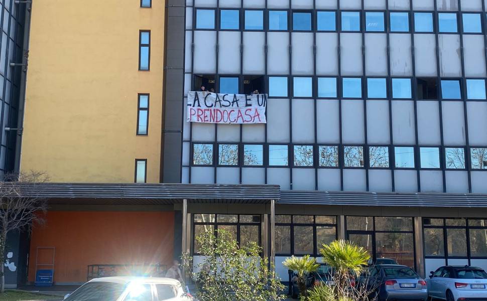 occupazione aterp cosenza 02
