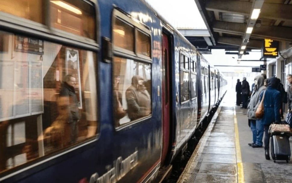 treni-stazione-pioggia
