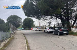 Auto parcheggi Rende cavalcavia via Pertini1
