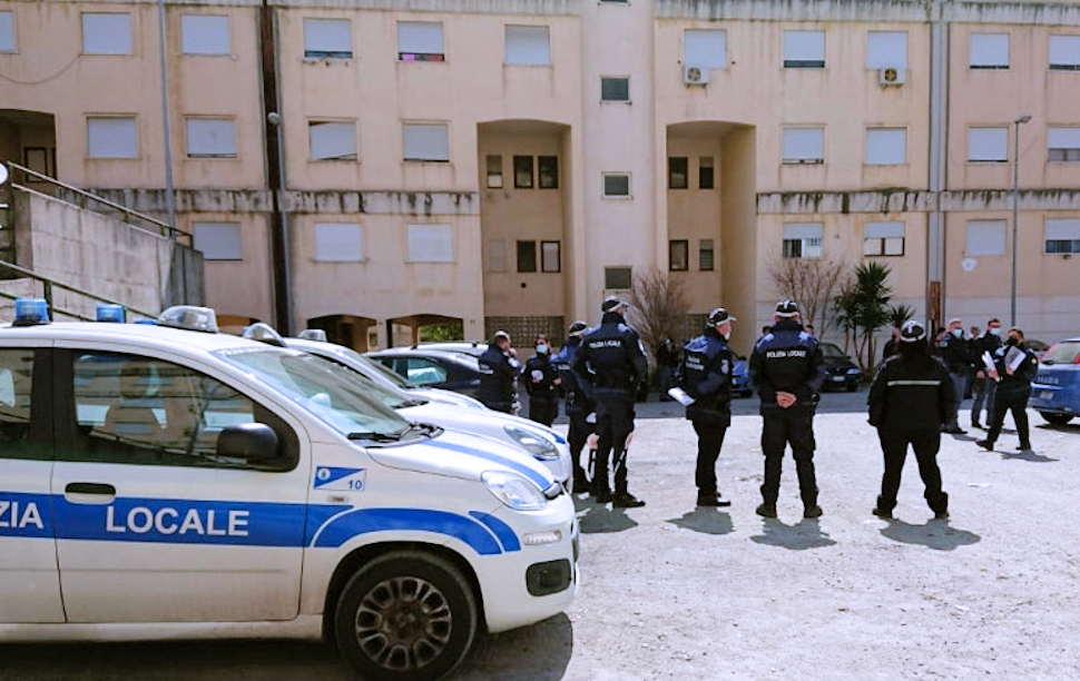 Alloggi inagibili occupati dal 2007. Il sindaco Falcomatà dispone lo sgombero immediato di 110 case popolari 65 Blitz Arghillà Reggio Calabria