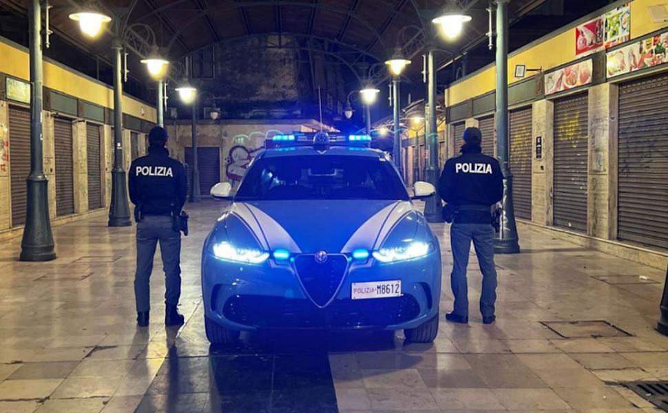 Polizia mercato auto controlli droga