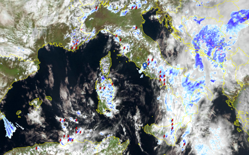 Ciclone colpisce la Calabria: temporali e possibili nubifragi. Diramata per oggi e domani allerta arancione 53 Satellite