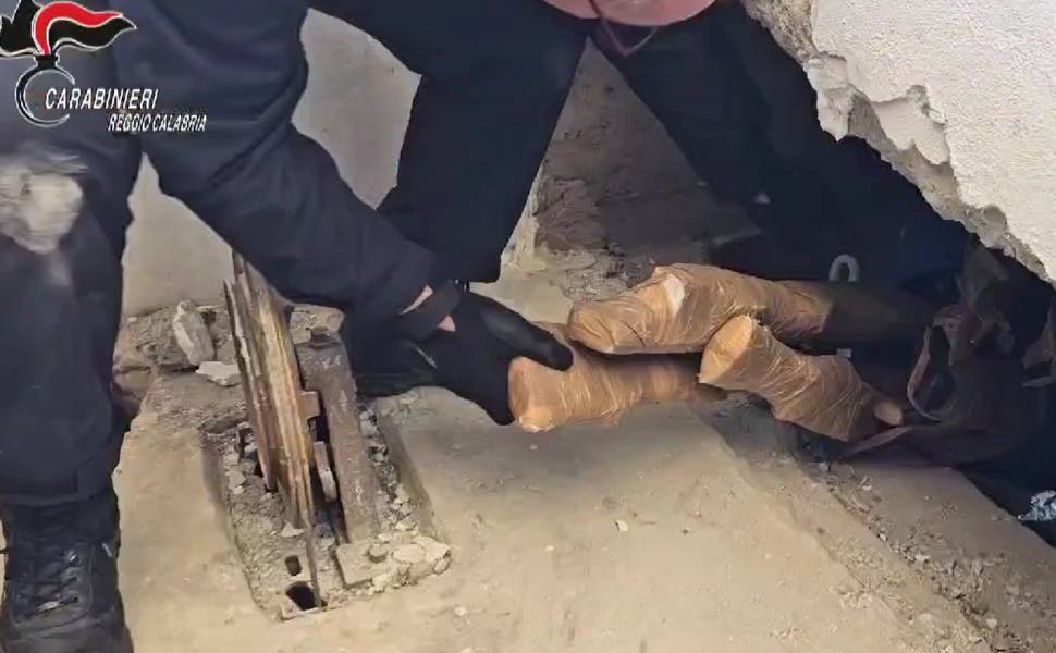 Smantellato un pericoloso gruppo di "armieri": sparavano per strada per risolvere controversie, 9 arresti 53 armi operazione arghilla 02