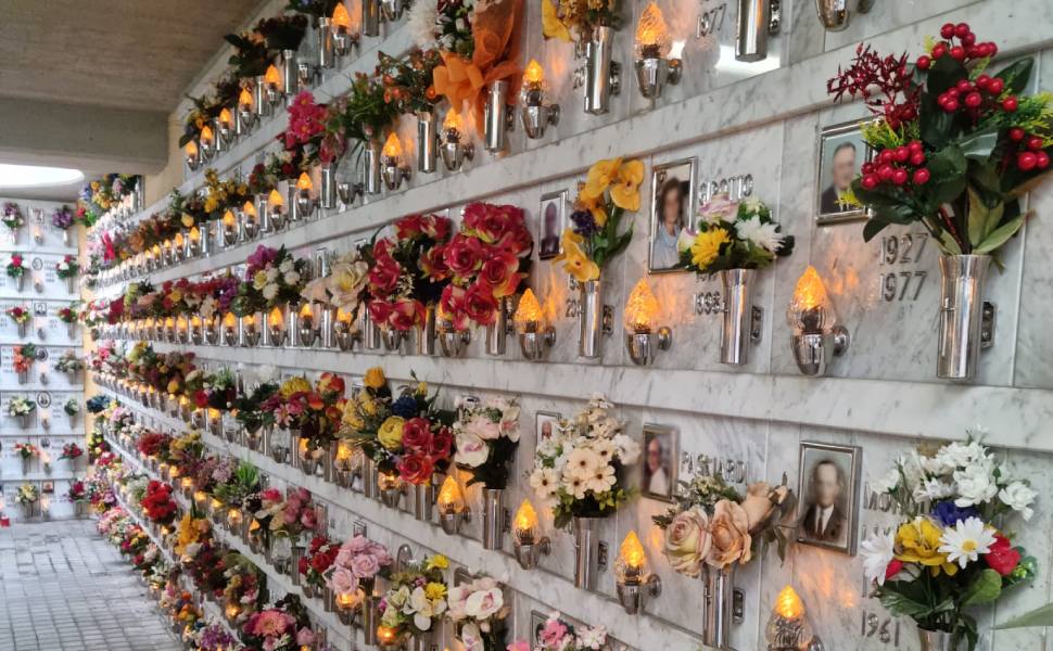 cimitero generico lampade votive