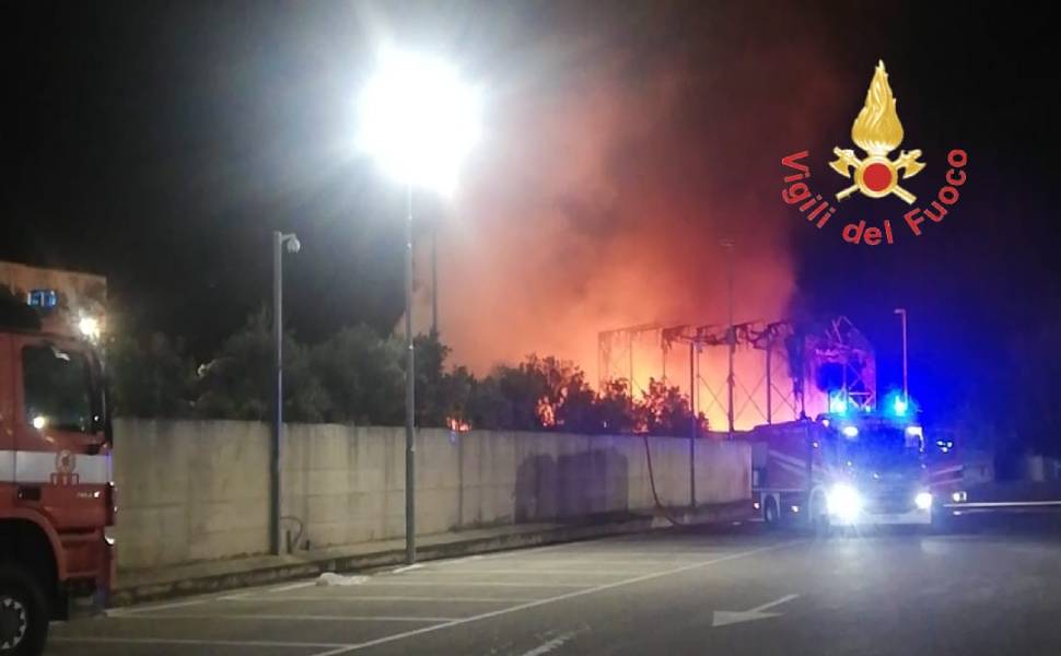 incendio gizzeria plastica 03