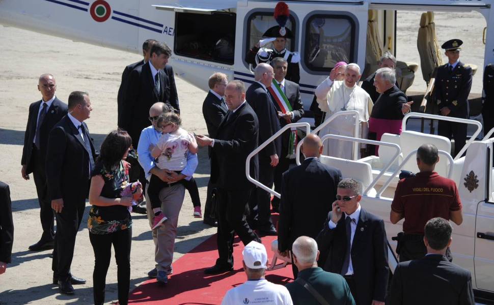 Il profondo cordoglio per Papa Francesco dalla Calabria, Caruso «invitò tutti noi a perseguire il bene» 57 Cassano Papasso Papa Francesco 1