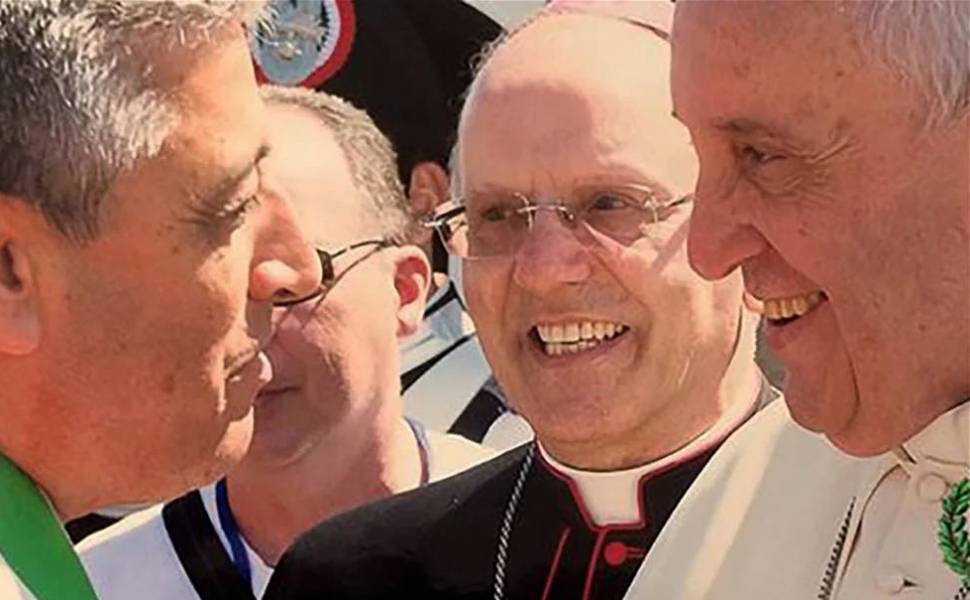 Il profondo cordoglio per Papa Francesco dalla Calabria, Caruso «invitò tutti noi a perseguire il bene» 56 Cassano Papasso Papa Francesco 3