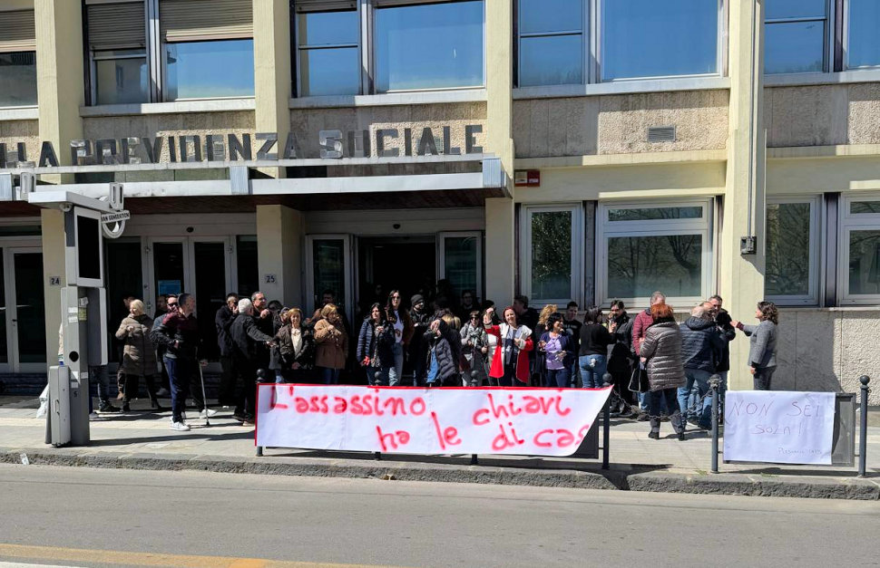 Cgil Cosenza sit-in inps 3