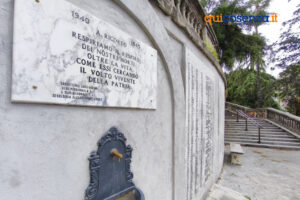 Cosenza: restaurate in Piazza 25 Luglio le stele di marmo a ricordo dei caduti in guerra - FOTO 53 Piazza 25 luglio Caduti Stele Cosenza 01