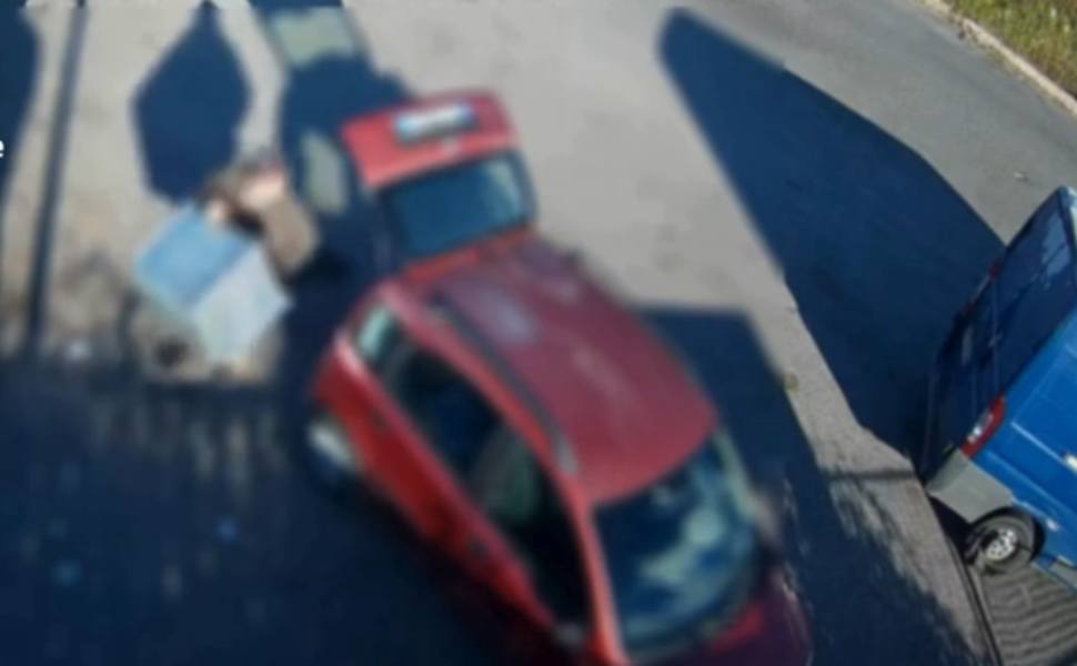 Incivile sorpreso ad abbandonare rifiuti ingombranti per strada, sanzionato 1 abbandono rifiuti crotone