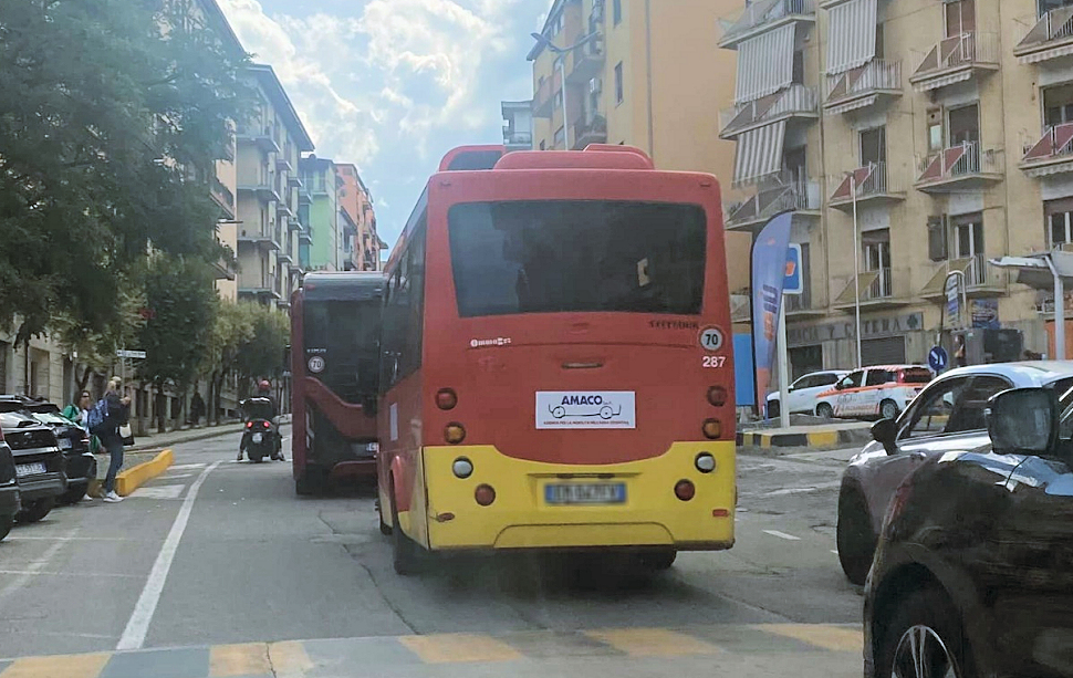 amaco bus giallorosso