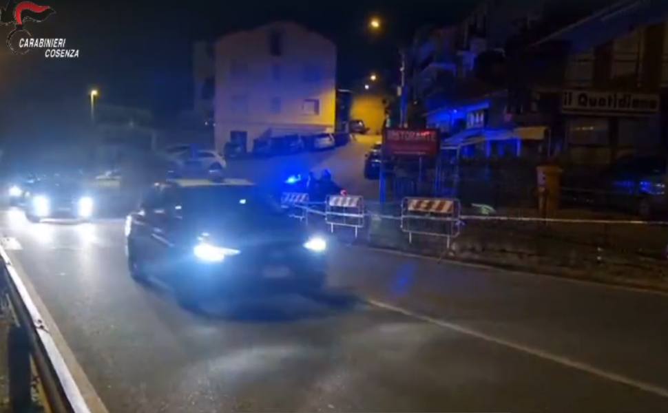 carabinieri cosenza blitz
