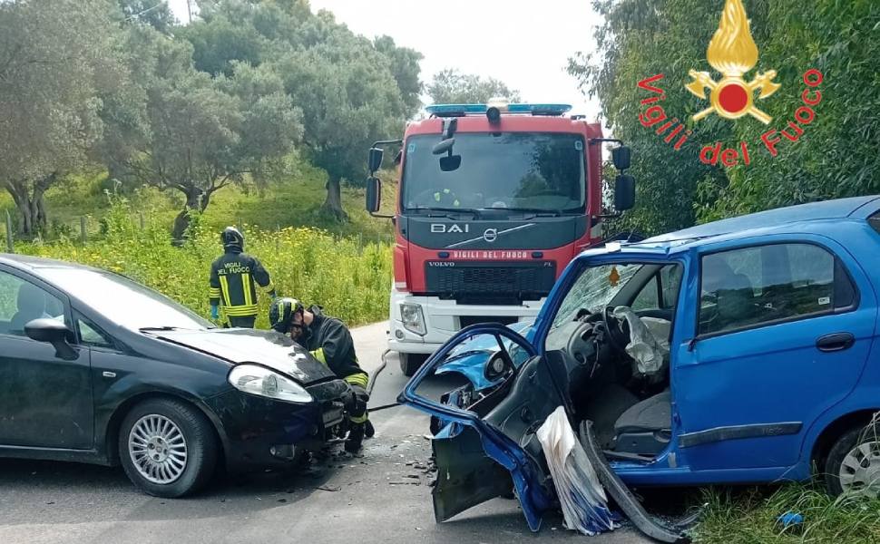 incidente auto carfizzi kr 01