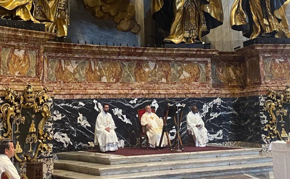 monsignor Checchinato in san Pietro 02