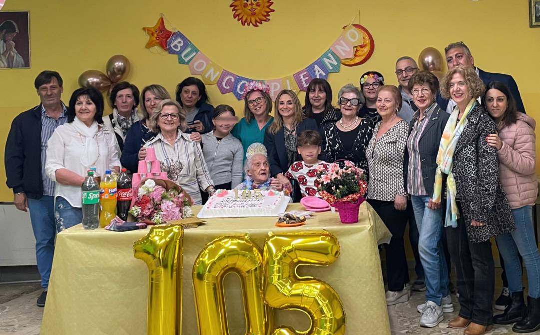 Castrolibero: festa per i 105 anni della signora Antonietta Reda, alla Casa di Riposo Villa Flora 76 105 anni castrolibero annarita reda