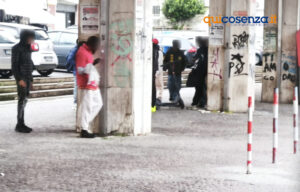 L'Autostazione di Cosenza è un Far West: risse giornaliere e degrado. Commercianti e viaggiatori impauriti 55 Autostazione Cosenza 08