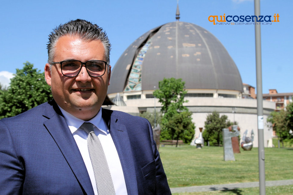 Rende senza "targhe" di partito. La sfida civica di Luciano Bonanno «solo per la città e le persone libere» 59 Luciano Bonanno Candidato Sindaco Rende 2025