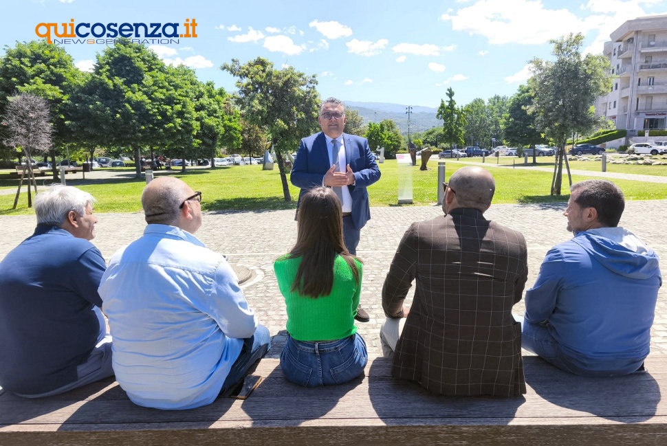 Rende senza "targhe" di partito. La sfida civica di Luciano Bonanno «solo per la città e le persone libere» 61 Luciano Bonanno 07
