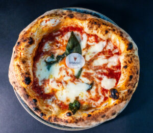 Ha reinventato la pizza con i sapori della Calabria: Espedito Ammirata, ‘Mammarè’ e i suoi inimitabili ‘chiuriti’ 70 Mammare pizza11