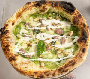 Ha reinventato la pizza con i sapori della Calabria: Espedito Ammirata, ‘Mammarè’ e i suoi inimitabili ‘chiuriti’ 68 Mammare pizza9