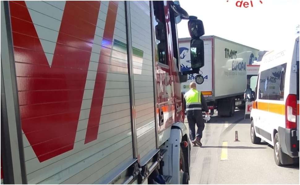 SCONTRO-MINIBUS-TIR-A2