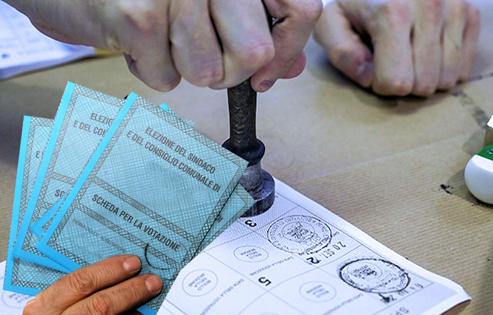 Scheda elettorale e timbro elezioni
