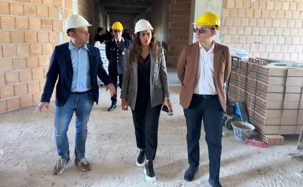 Fuscaldo, Succurro visita due cantieri della Provincia «investire nelle scuole per costruire una società più giusta» 54 Succurro cantieri fuscaldo 02