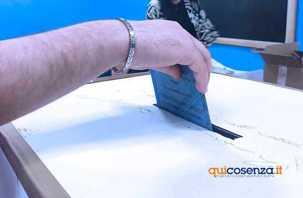 Ballottaggi 2026, affluenza alle 23: Castrovillari perde quasi 8 punti, San Giovanni in Fiore al 41,9% - DATI 52 Urne scheda elezioni amministrative affluenza comunali Rende