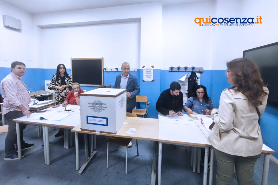 Elezioni 2025, affluenza finale. A Rende ha votato il 66,66%, a Paola il 62,52%, a Cetraro il 53,01% e a Cassano il 60,2% 54 Urne scheda elezioni amministrative comunali Rende3