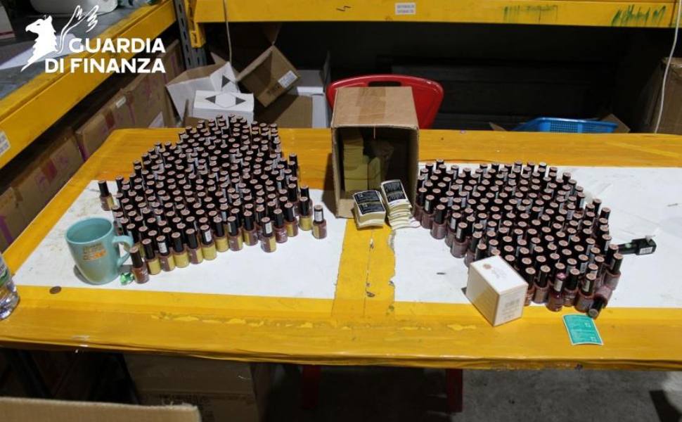 Guardia di finanza sequestra nel Cosentino 56mila prodotti cosmetici: dannosi e pericolosi per la salute 55 cosmetici guardia finanza 02