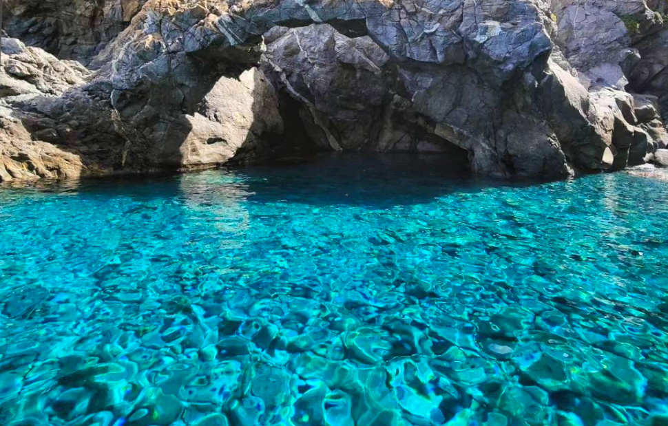 Balneazione 2026: il mare in Calabria si conferma di elevata qualità. Oltre il 93% delle acque è al top - IL REPORT 54 Cala Janculla3