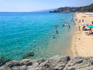 Le spiagge più belle della Calabria 2025: dal Tirreno allo Jonio ecco 10 paradisi mozzafiato per la tua estate 70 Caminia 01