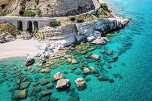 Le spiagge più belle della Calabria 2025: dal Tirreno allo Jonio ecco 10 paradisi mozzafiato per la tua estate 67 Capo Bruzzano