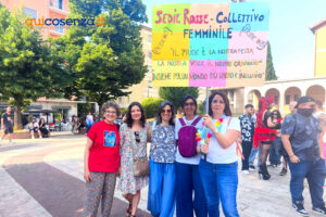 Cosenza Pride 2025: In migliaia per le vie della città tinta di arcobaleno «senza esclusione» - FOTO 59 Cosenza pride2025 06