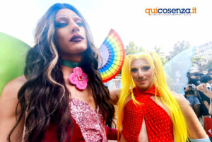Cosenza Pride 2025: In migliaia per le vie della città tinta di arcobaleno «senza esclusione» - FOTO 66 Cosenza pride2025 10