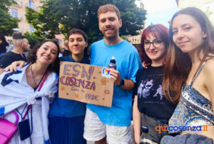 Cosenza Pride 2025: In migliaia per le vie della città tinta di arcobaleno «senza esclusione» - FOTO 69 Cosenza pride2025 13