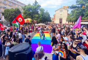 Cosenza Pride 2025: In migliaia per le vie della città tinta di arcobaleno «senza esclusione» - FOTO 70 Cosenza pride2025 14