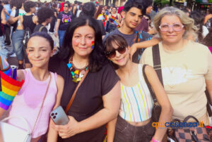 Cosenza Pride 2025: In migliaia per le vie della città tinta di arcobaleno «senza esclusione» - FOTO 71 Cosenza pride2025 15