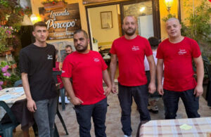Il tiktoker col grembiule che celebra Cosenza nei piatti, tra gag e ironia. Per tutti semplicemente "Porcopò" 60 Porcopo collaboratori