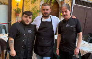 Il tiktoker col grembiule che celebra Cosenza nei piatti, tra gag e ironia. Per tutti semplicemente "Porcopò" 61 Porcopo collaboratori2