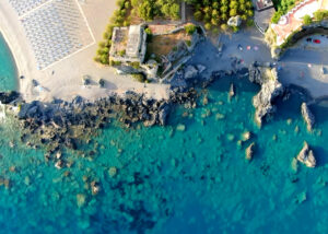 Le spiagge più belle della Calabria 2025: dal Tirreno allo Jonio ecco 10 paradisi mozzafiato per la tua estate 52 Punta Fiuzzi Praia a Mare 01