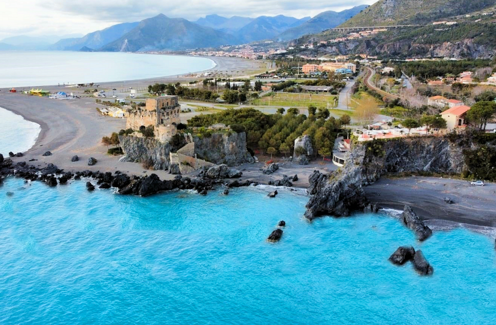 Al mare o in montagna, ecco quanto costa trascorrere le vacanze a fine agosto in provincia di Cosenza 61 Spiagge di Fiuzzi 2