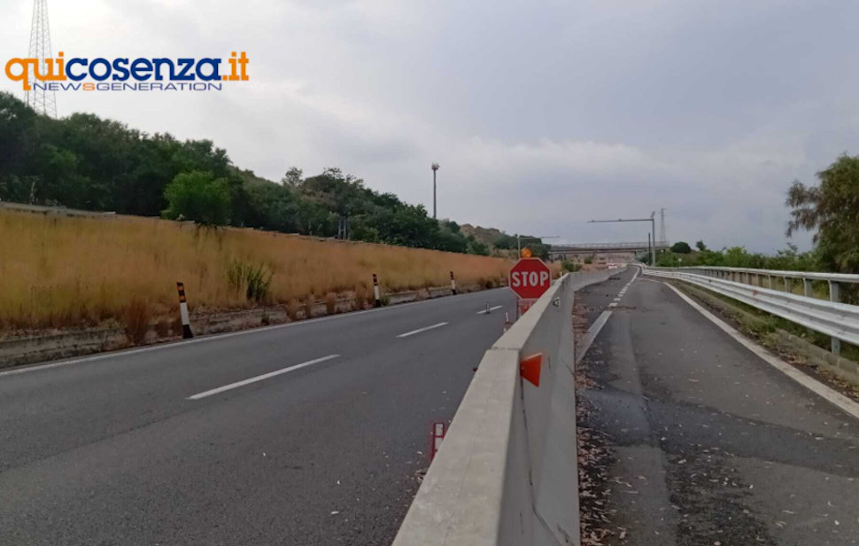 Tir precipitato da un viadotto della A2, deviazioni da brividi. Migliorano i due corrieri (VIDEO) 59 a2 viadotto salso tir castrovillari 7